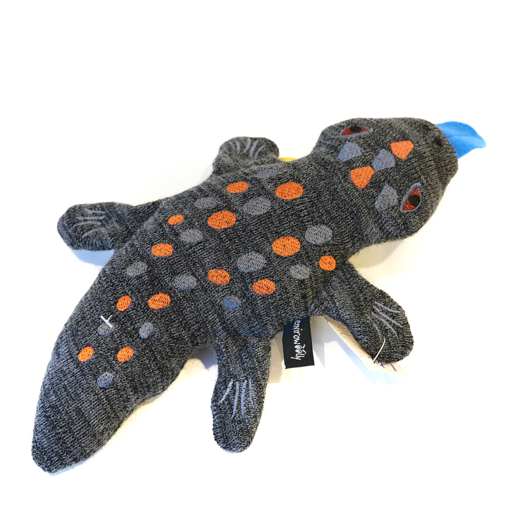 Blue tongue lizard in knitted fabric with embroidered details.